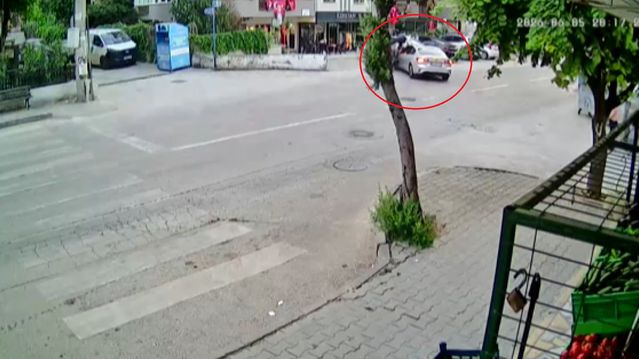 Mudanya'da Akşam Saatlerinde Kaza Alarmı: Otomobil ve Motosiklet Çarpıştı, İki Kişi Hastanelik Oldu