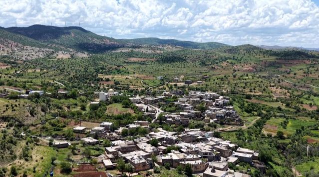 Gercüş Ovası'nda Bahar Esintisi: Toprak Canlanırken Çiftçiler Geleceğe Tohum Saçıyor