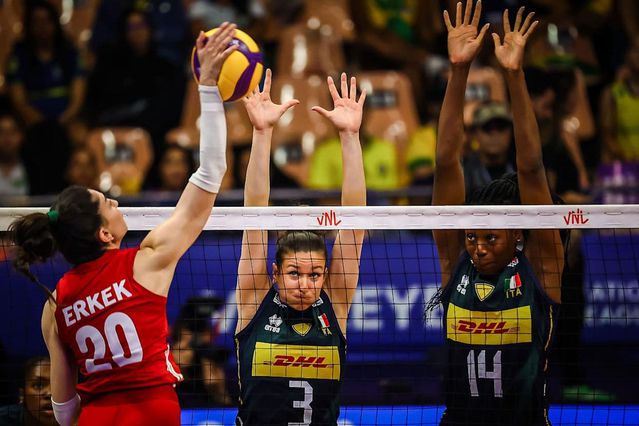 Filenin Sultanları'na İtalya Freni: Voleybol Milletler Ligi'nde İlk Ciddi Sınav