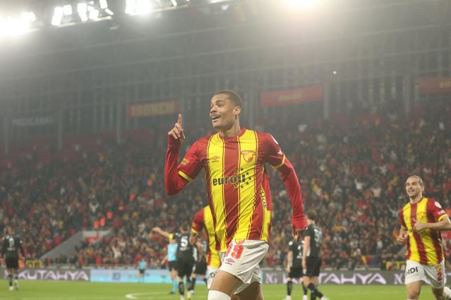 Göztepe Süper Lig Yolunda İddialı Adımlar Atıyor: Hücum Gücüne Genç Takviye, Janderson İçin Transfer Ateşi