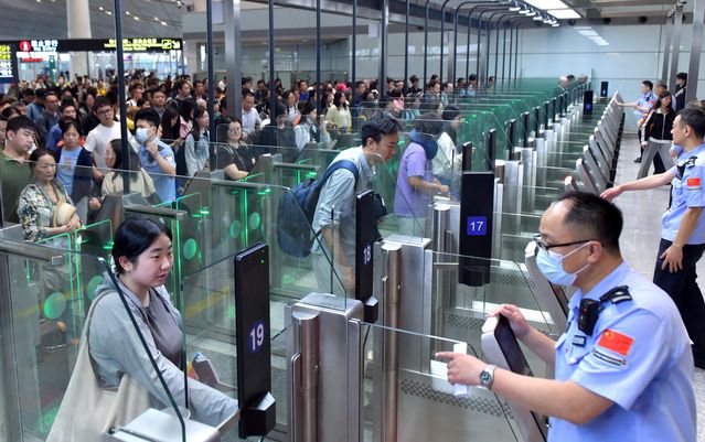 Beijing'de Sınır Giriş-Çıkışları Yüzde 10,5 Arttı