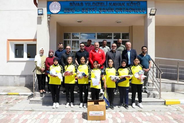 Sivas'ın Kırsalındaki Gençlere Spor Dopingi: Yıldızeli Kavak Köyü Ortaokulu'na Kapsamlı Destek Eli