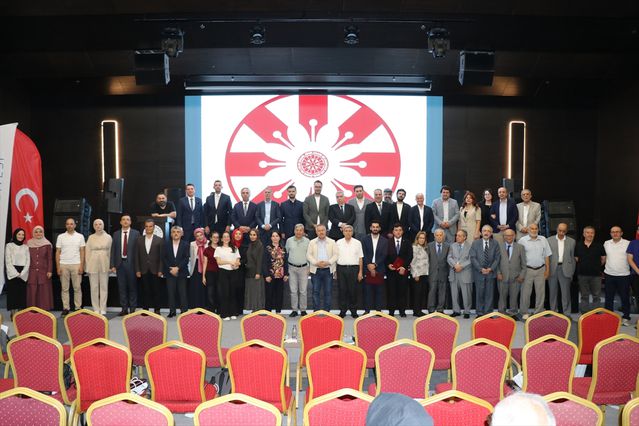 Edebiyatın Işıltılı Gecesi: Türkiye Yazarlar Birliği 2025 Ödülleri Nuri Pakdil Kültür Merkezi'nde Sahiplerini Buldu