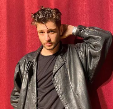 Deniz Sarıkaş Kimdir? (Gelsin Hayat Bildiği Gibi Ozan) Kaç Yaşında? Boyu, Kilosu? Oynadığı Diziler?