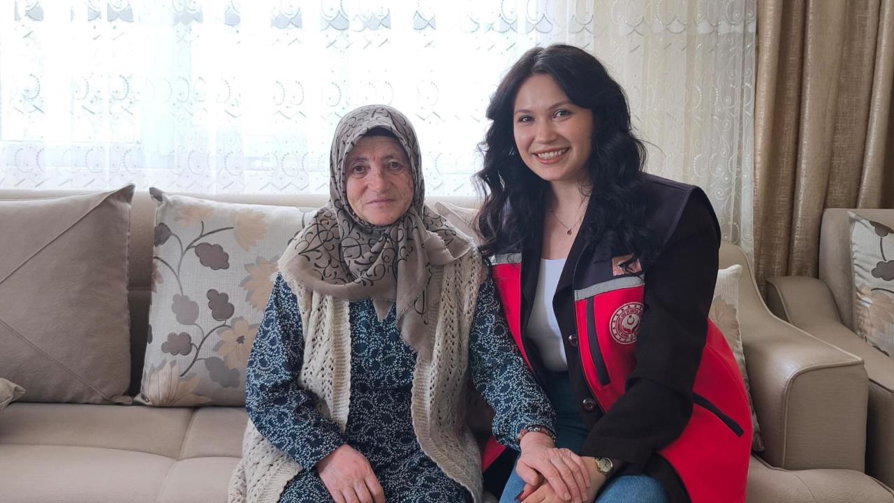 Göle’de Şehit Ailelerine Anneler Günü Ziyareti