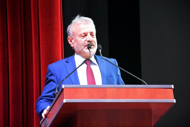 Trabzon'da Fikirlerin Çarpıştığı Bir Arena: Oktay Sinanoğlu Münazara Yarışması Finali Gerçekleşti