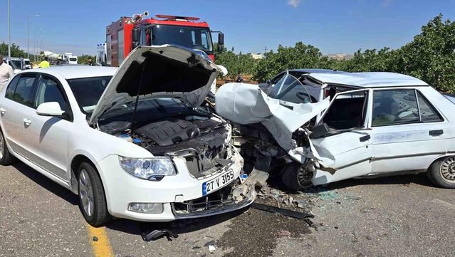 Nizip Yollarında Korkutan Kaza: İki Sürücü Yaralandı, Soruşturma Başlatıldı