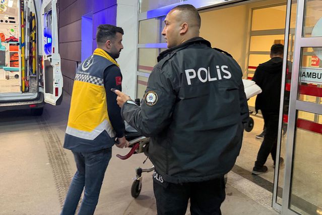 Adıyaman Çelikhan'da Hastane Güvenliği Sarsıldı: Firari Hükümlü Kendini Yaraladı, Tekrar Yakalandı