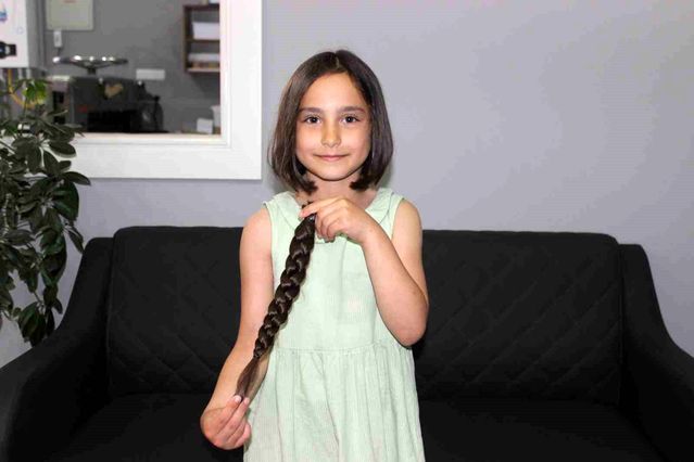 Empati ve Umut Tohumları: 9 Yaşındaki Eylül'den Kanser Hastalarına Dokunaklı Saç Bağışı