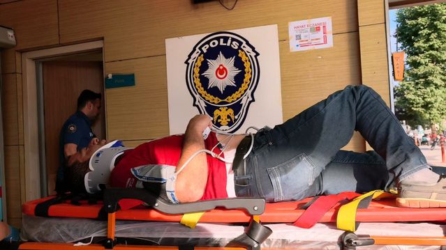 İnegöl'de Motosiklet Kâbusu: Sürücü Rahatsızlanıp Ağır Yaralandı, Yoğun Bakımda Yaşam Mücadelesi Veriyor