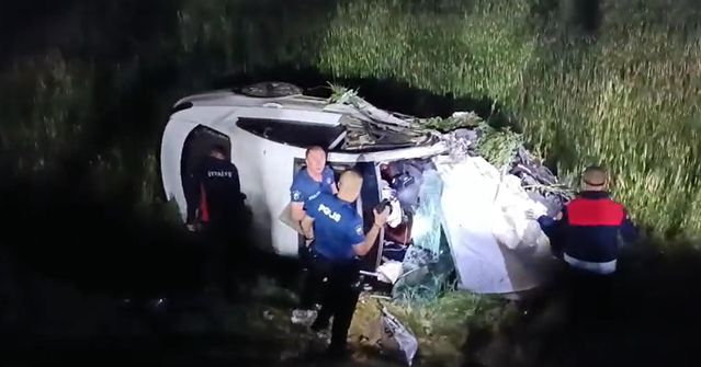 Ağrı-Eleşkirt Yolu'nda Korkunç Kaza: İki Otomobil Çarpıştı, 4'ü Ağır 6 Yaralı