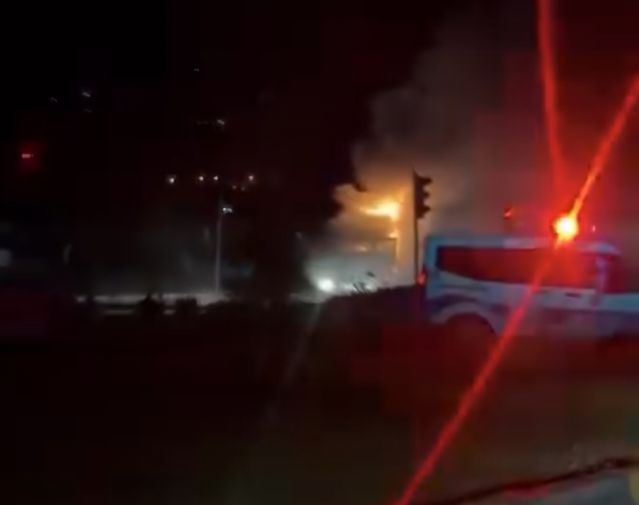 Hatay'ın Can Damarında Alev Kâbusu: Yük TIR'ı Tamamen Kül Oldu