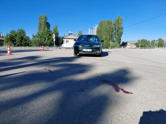 Seydişehir'de Otomobil Yaya Çarptı, 2 Yaralı