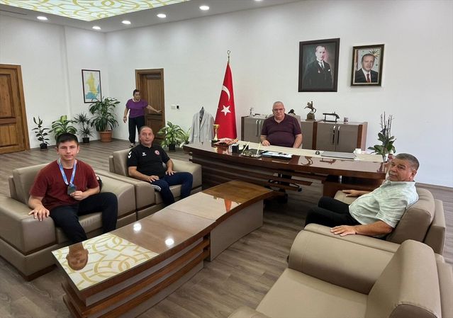 Ali Kağan Şentürkoğlu, Kaymakam'ı Ziyaret Etti