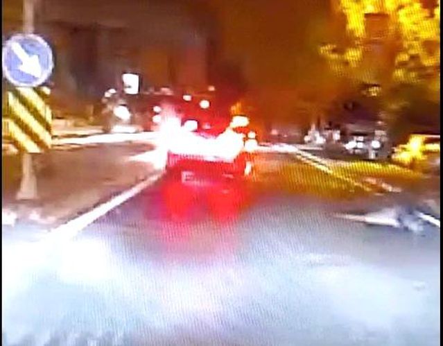 İzmir'i Yasa Boğan Kaza: Buca'da Hız Terörü Can Aldı, Genç Sürücü Tutuklandı