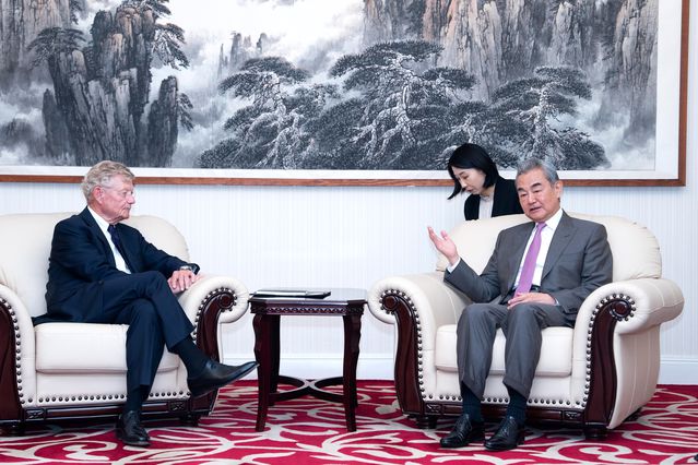 Wang Yi'den İsveç'e Pragmatik Politika Çağrısı