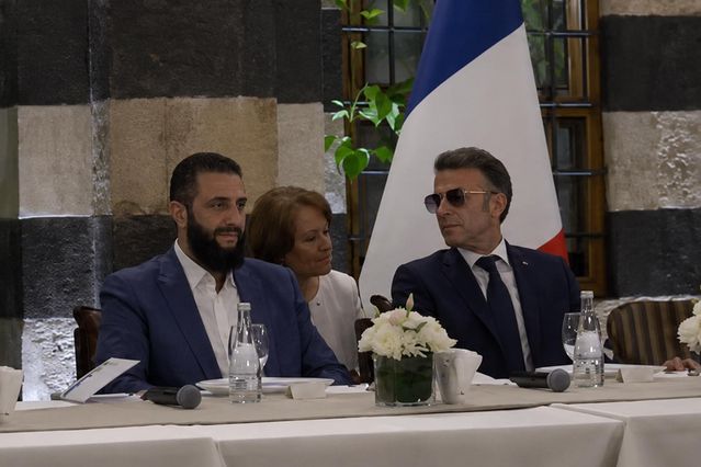 Macron'un Şam ziyareti güneş gözlükleriyle tarihe geçti