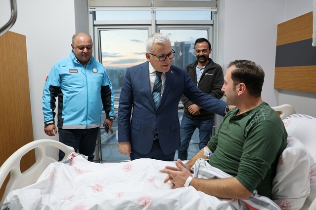 Turhal Şeker Fabrikası'nda gazdan etkilenen 10 işçiyi Sivas Valisi ziyaret etti